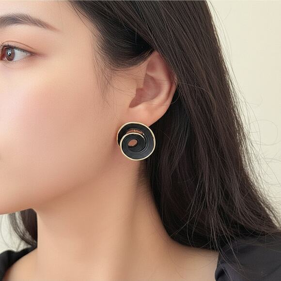 Clip on 1" comfort fit coil gold and black swirl earrings - Picture 2 of 4